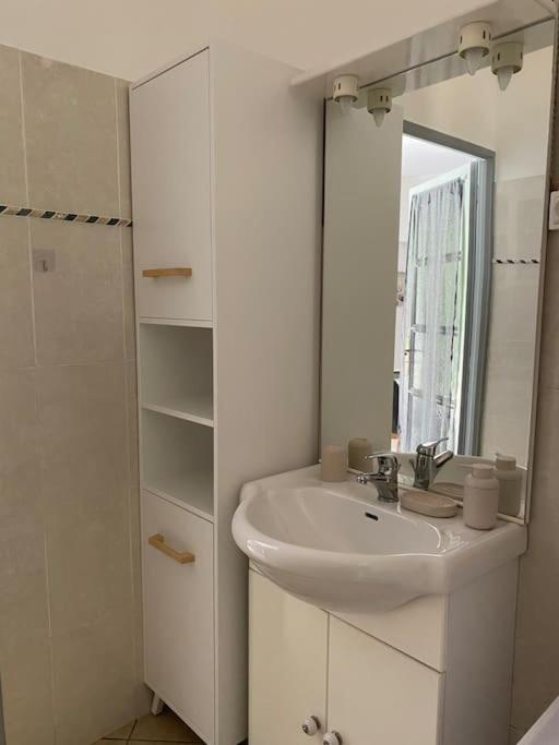 Casa de Férias Serenice - F2 Au Calme, Climatise, Wifi Et Parking Gratuit